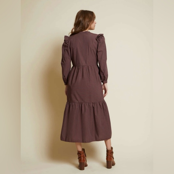 Dalia Victorian Dress With its ruffled shoulder detail - Picture 2 of 4